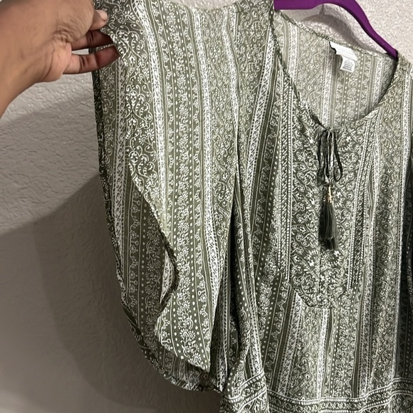 Liz Claiborne peasant Blouse Flair Short Sleeve Size Medium Ruffle Top - Picture 3 of 10